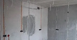 Прокладка кабеля в штробе в Дедовске – расценки от 205 руб - ЭлектроДдв